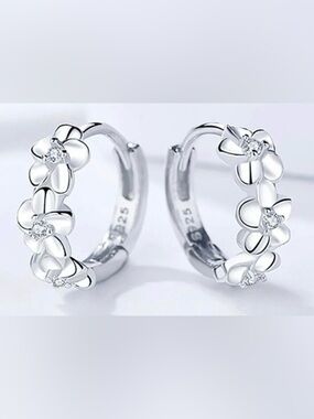 Flowered Mini Hoops 
w/ Tiny diamond inlaid
.925 Sterling Silver
Brand New
